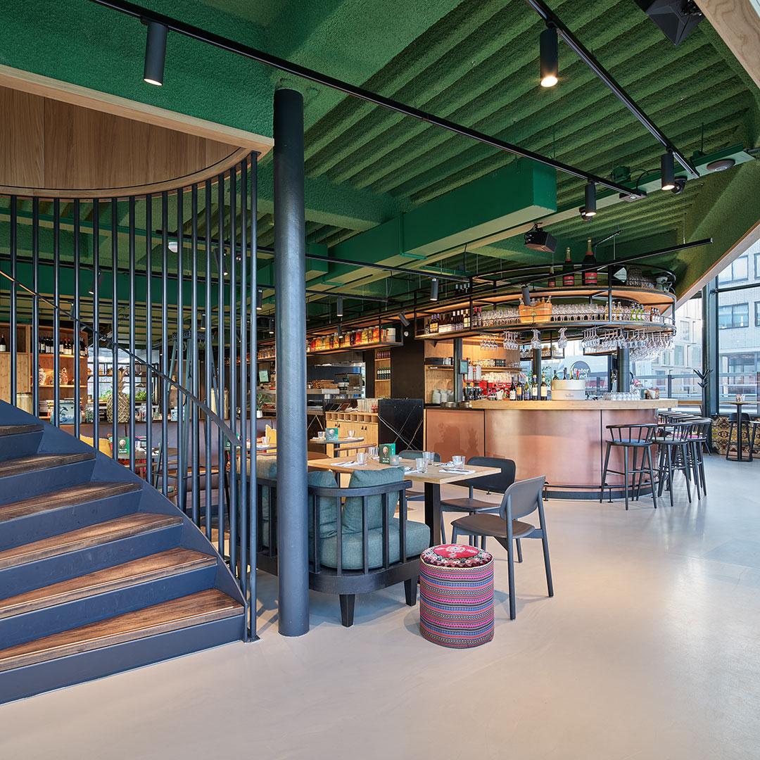 Akoestisch spuitwerk horecaruimte