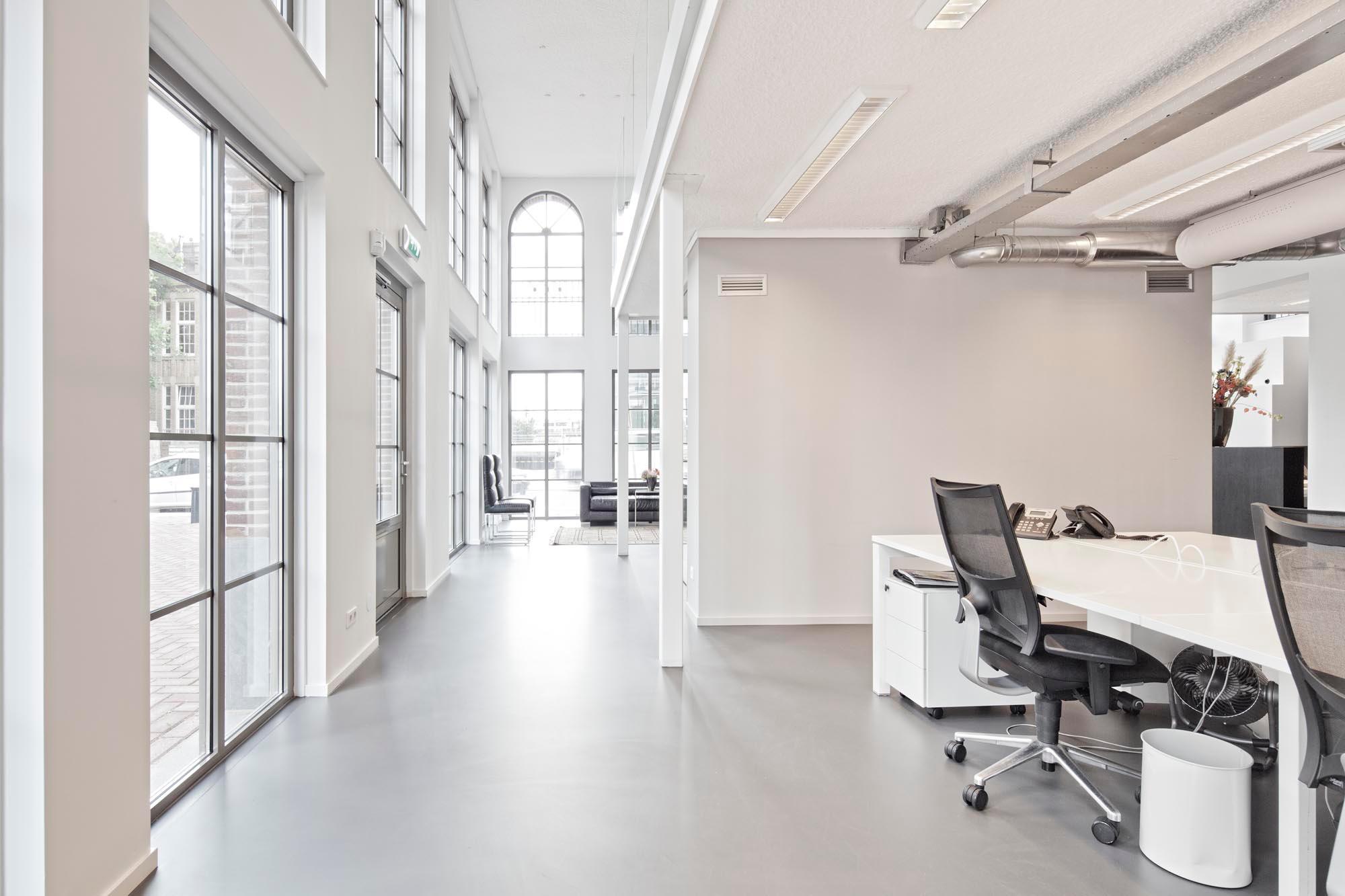 Acospray DC3 white akoestisch spuitwerk monumentaal kantoor Shoebaloo door Acosorb
