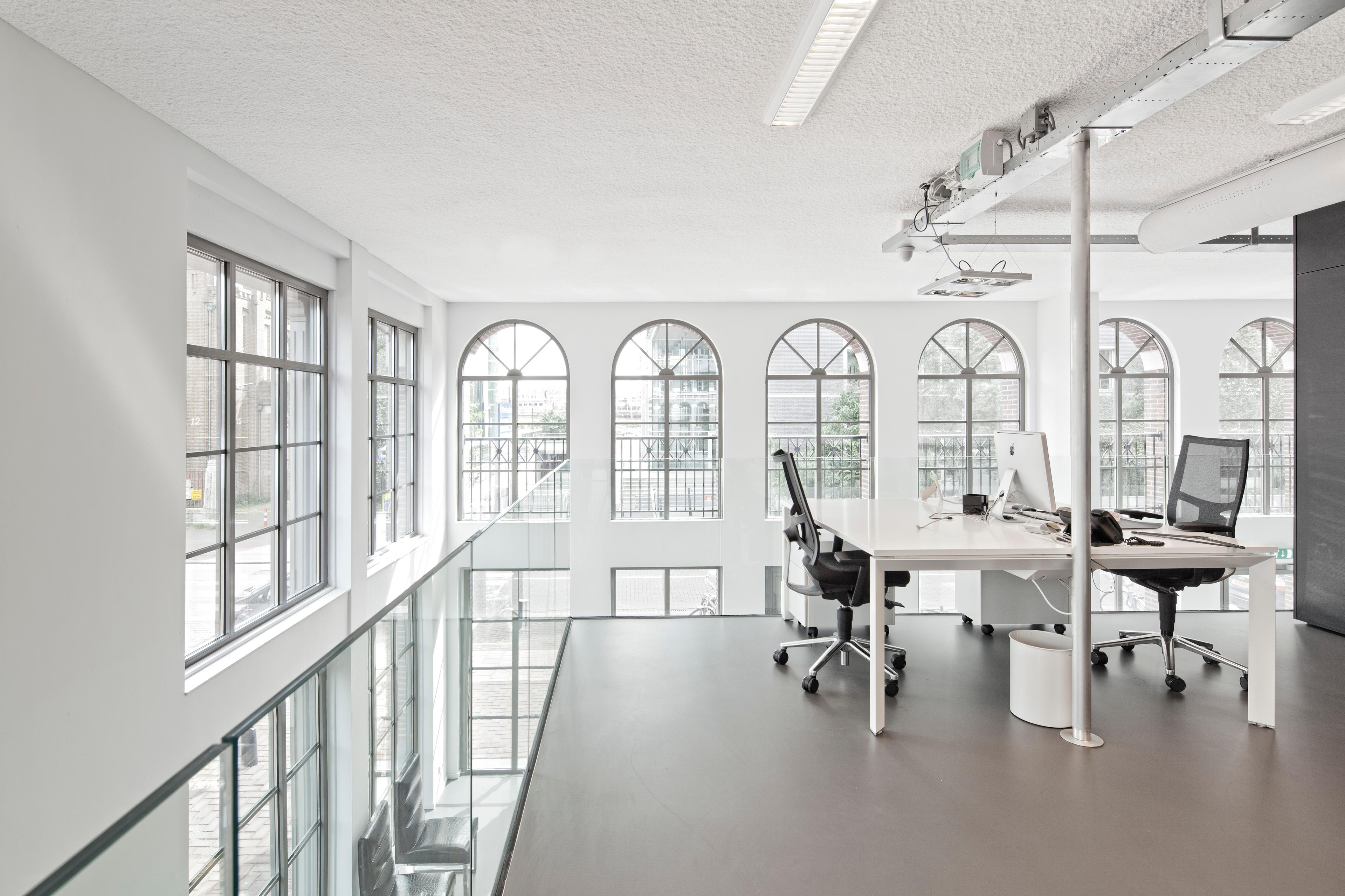 Acospray DC3 white akoestisch spuitwerk monumentaal kantoor Shoebaloo door Acosorb